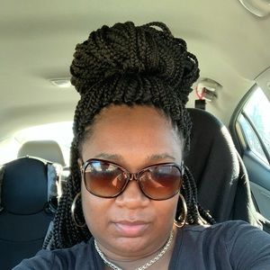 Meet your Posher, Cassandra